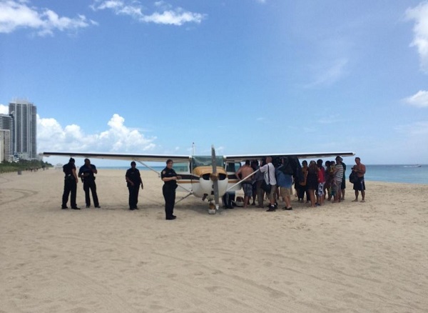Small plane lands on Miami Beach