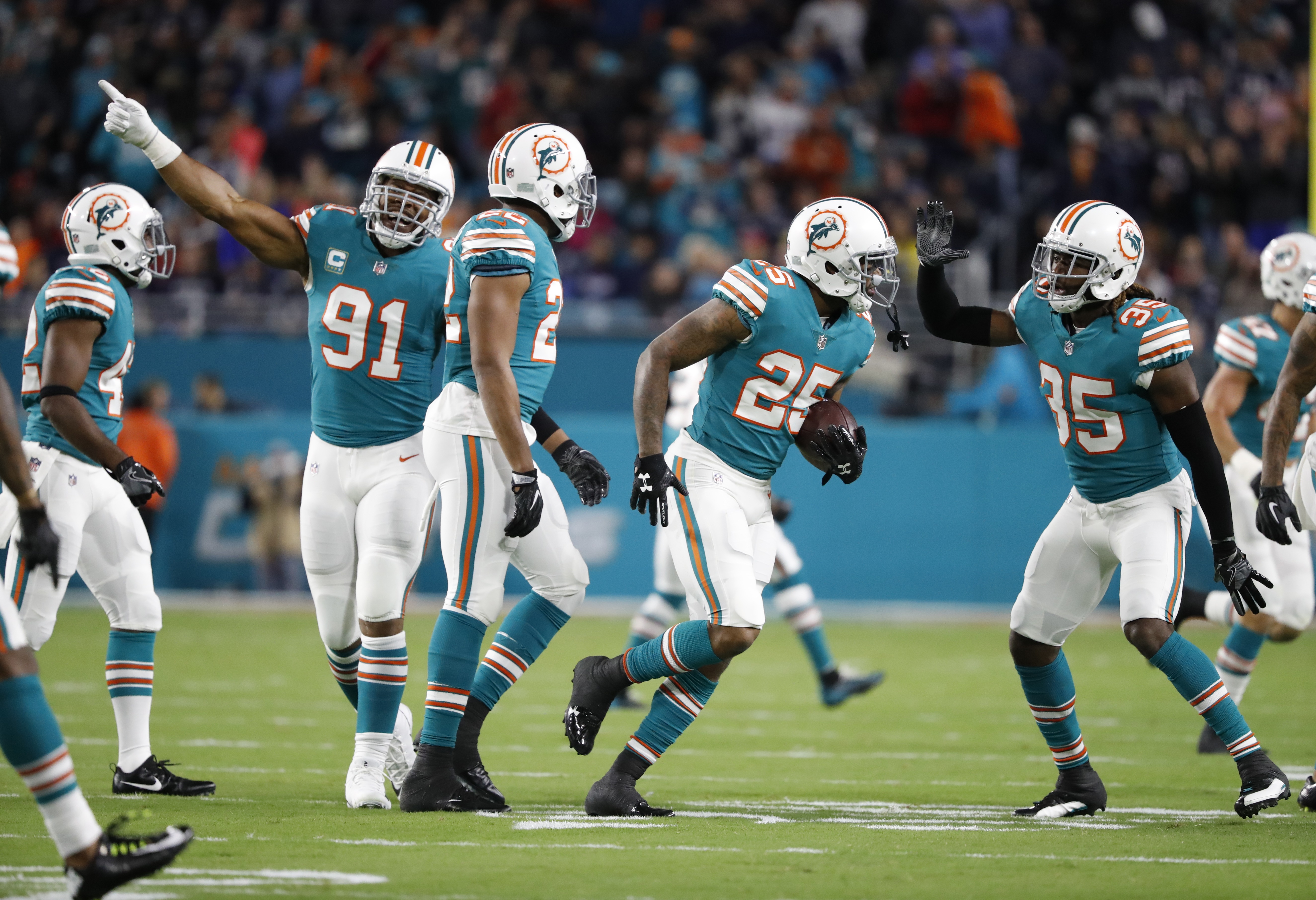 Dolphins’ Xavien Howard Named AFC Defensive Player Of