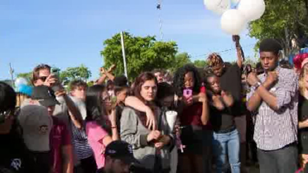 Vigil Held For Slain Local Rapper Xxxtentacion Cbs Miami
