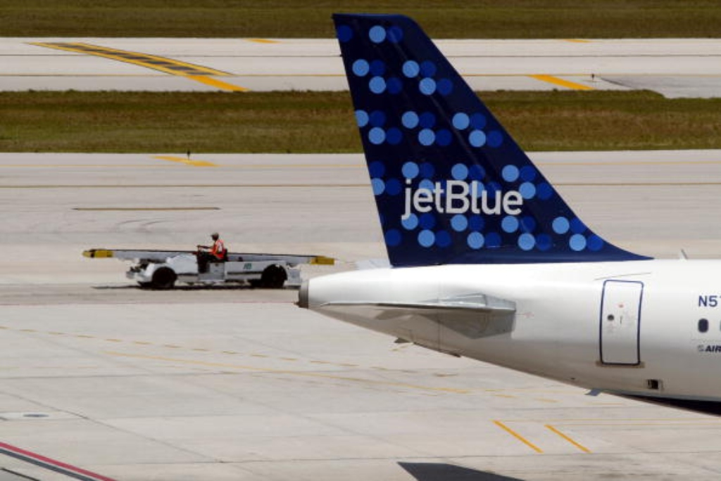 Rebuffed By Spirit, JetBlue Goes Hostile In Takeover Bid