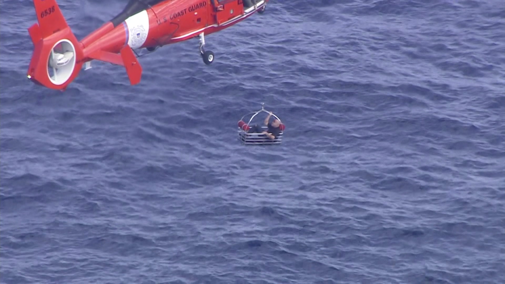 Resultado de imagen para 2 rescued after cargo plane that left South Florida crashes near Bahamas