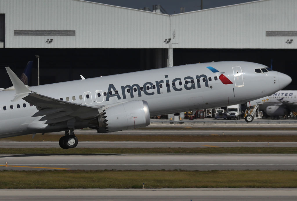 American Airlines Looking To Hire 400 Full-Time Employees In Miami To Work From Home