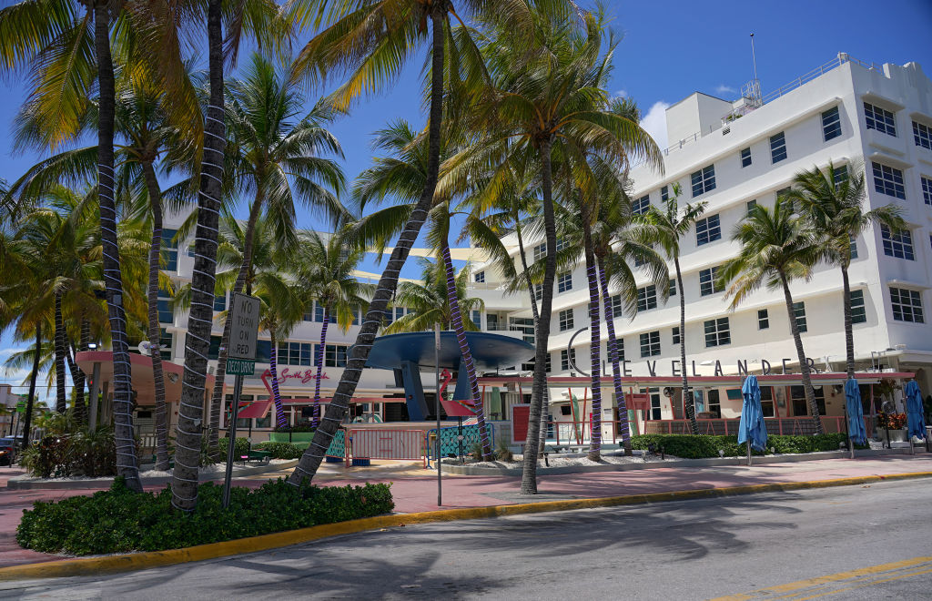 Miami Beach Hotel Seeks Temporary Injunction To Stop Enforcement Of 2AM Alcohol Sales Ban