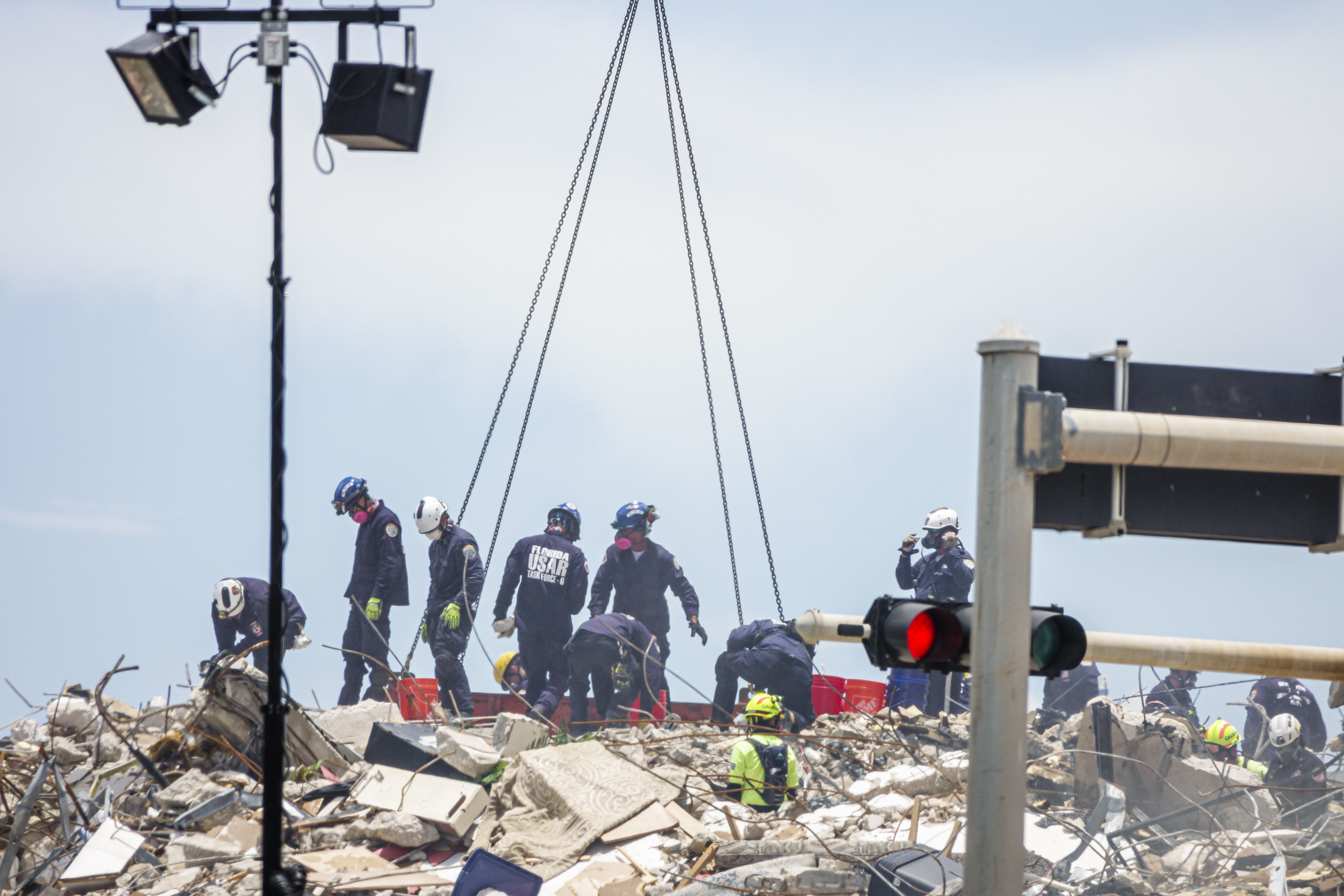 Judge gives initial OK to B deal in Surfside condo collapse